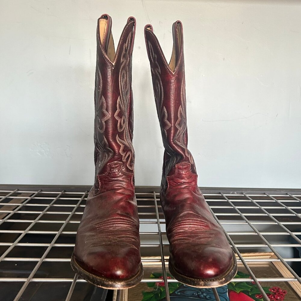 Men's JUSTIN burgundy cowboy boots, size 9D, style 1481